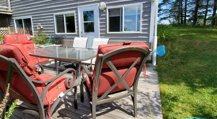Cozy Ocean Retreat 2 Min Walk to Surf - Image 1