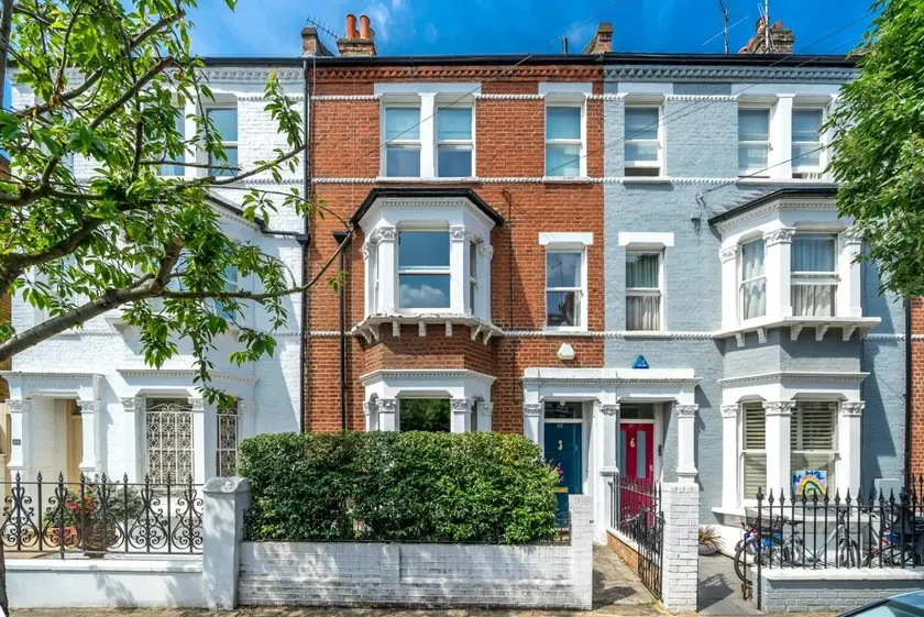 Elegant 5-bed house near Battersea Park - Image 1
