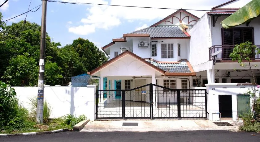 D Corner Lot Homestay Bangi - Image 1