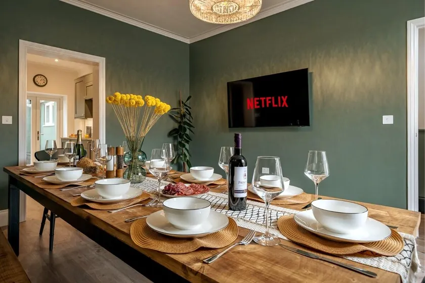 Premium Designer 4 Bedroom Home in Clifton - 3 Bathrooms & Cinema Room - Image 1
