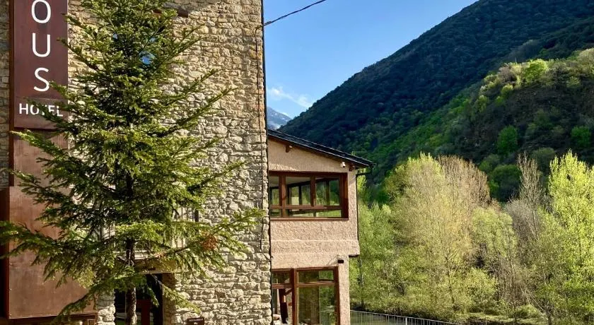 Les Nous Hotel - Image 1