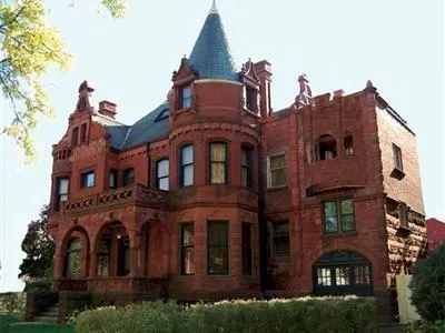Schuster Mansion Bed & Breakfast - Image 1