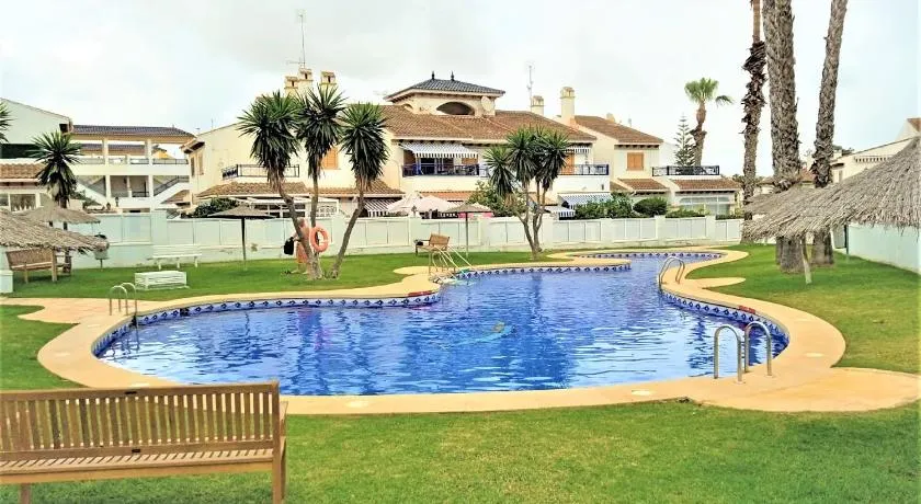 Chalet adosado en RIOMAR 3 urbanización residencial privada - Image 1