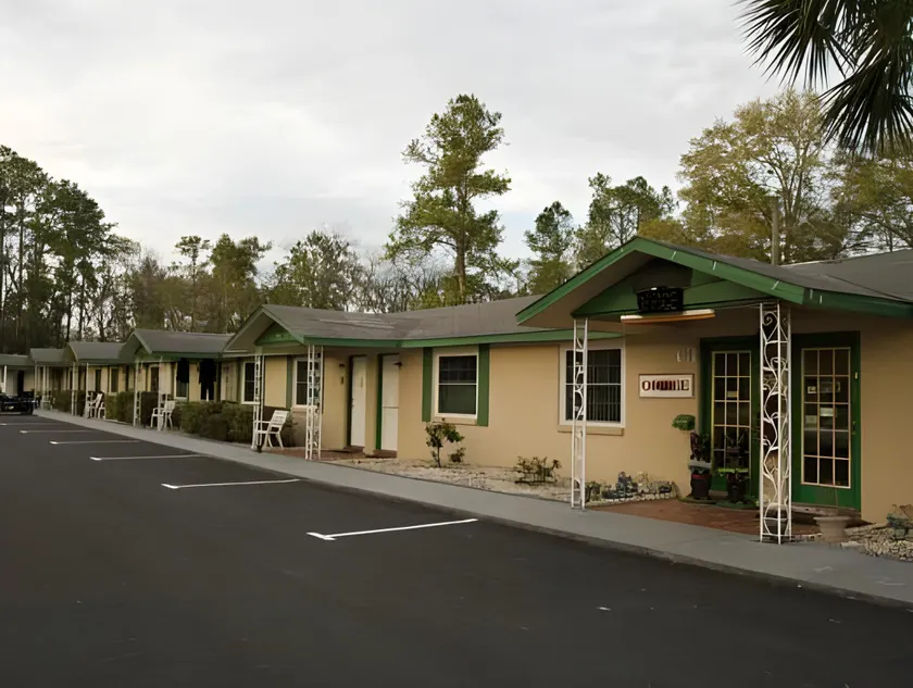 High Springs Country Inn - Image 1