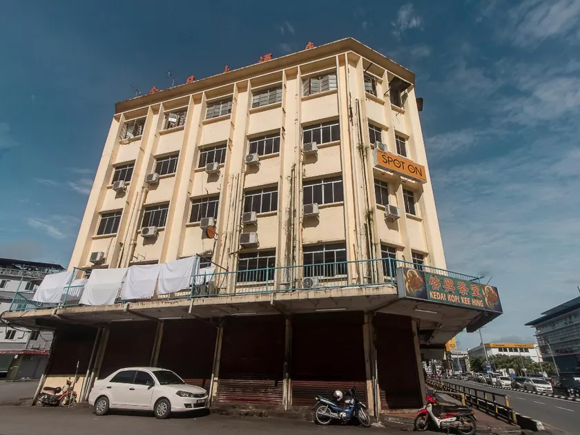 OYO 89706 To-day Hotel - Image 1