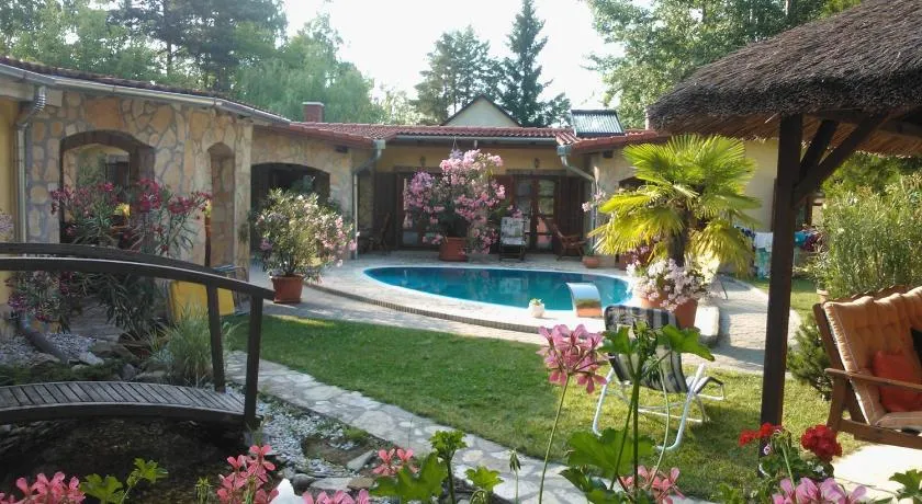 Mediterrán Apartmanház Szántód - Image 1