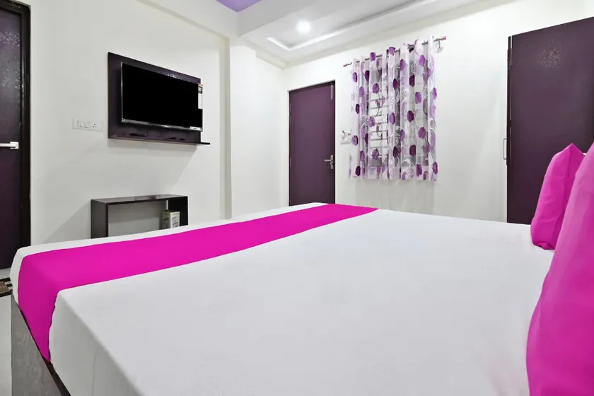 OYO 60218 Hotel Raj Inn - Image 1