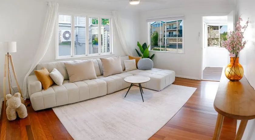 Greenslopes Retreat Stylish Stay near Hospital - Image 1