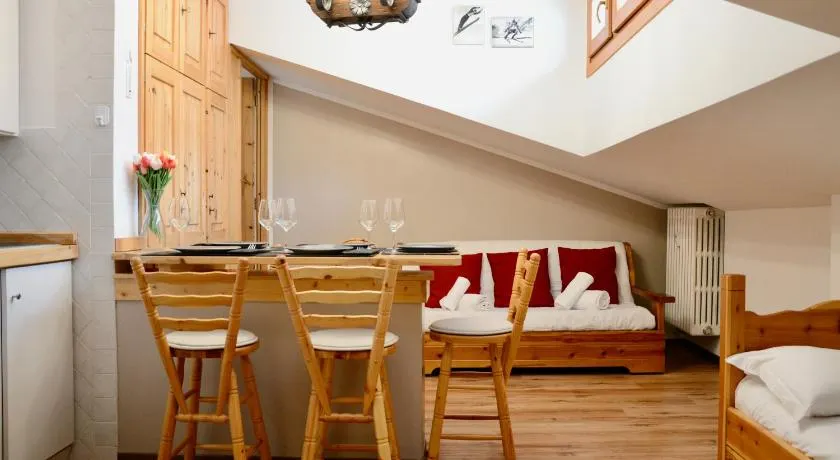Hostdomus - Rifugio delle Stelle Ski in, Ski Out, Parking - Image 1