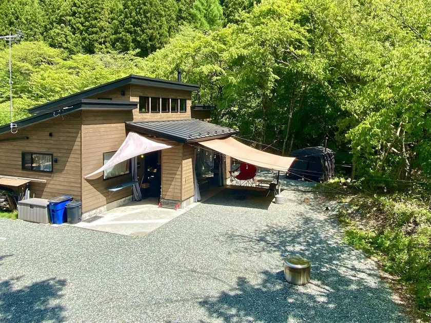 SNUG CAMP HOUSE - Image 1