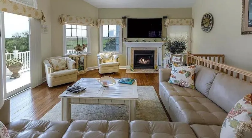 Luxurious Beach Block 4-Bdrm House for the whole family - prices reduced!! - Image 1