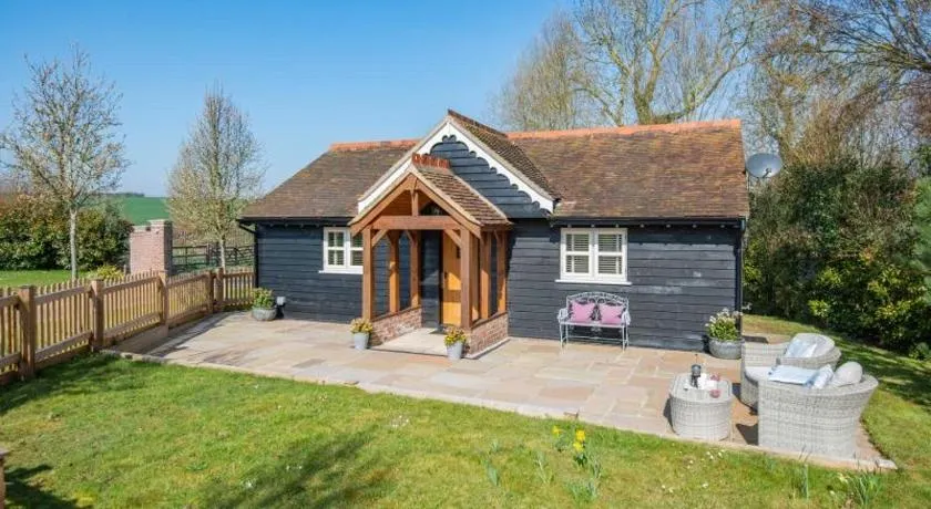 The Gate Lodge - Pet Free - Near Finchingfield & Saffron Walden - Image 1