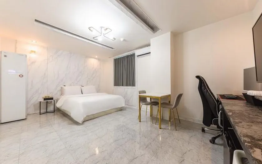 Gunsan THE BRIDGE HOTEL - Image 1