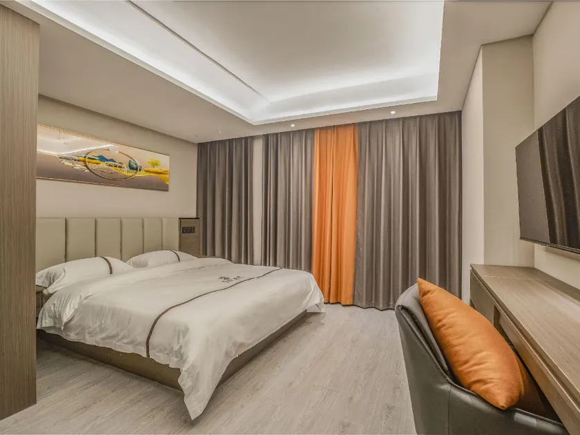Park Hotel - Image 1