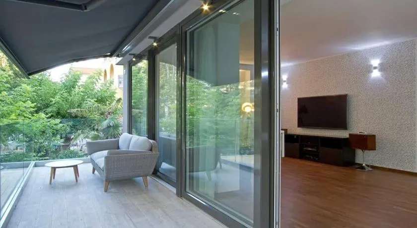 Central STEMA Luxury - Image 1