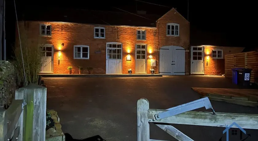 Coach House at The George Pub, Ashley, Market Harborough - Image 1