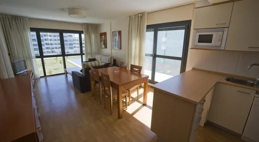Apartamentos Turísticos Vicotel - Image 1