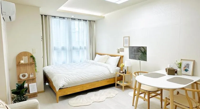 Modern Studio House- Gongdeok station 1min walk - Image 1