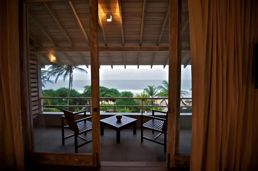 Roman Beach Hotel - Image 1