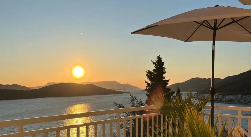 Guest House Life - Image 1
