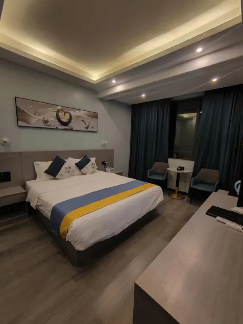 Kaiyuan Huayue Hotel - Image 1