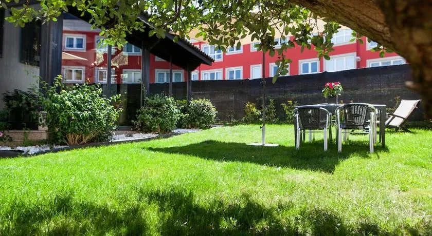 Maravillosa vivienda con jardín y barbacoa. - Image 1