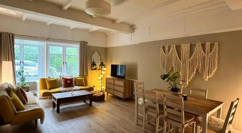 Beautiful flat sleeps 4 in Taplow Maidenhead Near Windsor and Ascot racecourses Near Legoland - Image 1