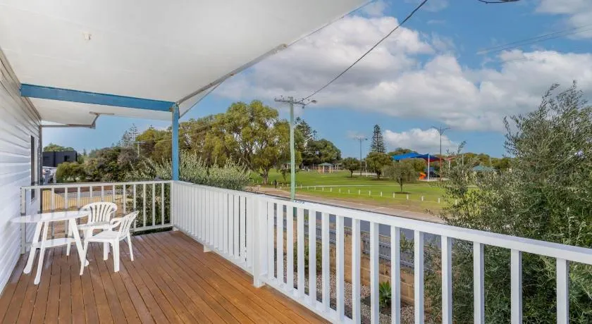 Golden Bay Beach Shack - Image 1