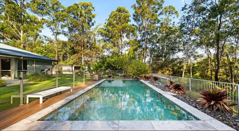 Hinterland Retreat 5 bedrooms, pool & hot tub - Image 1
