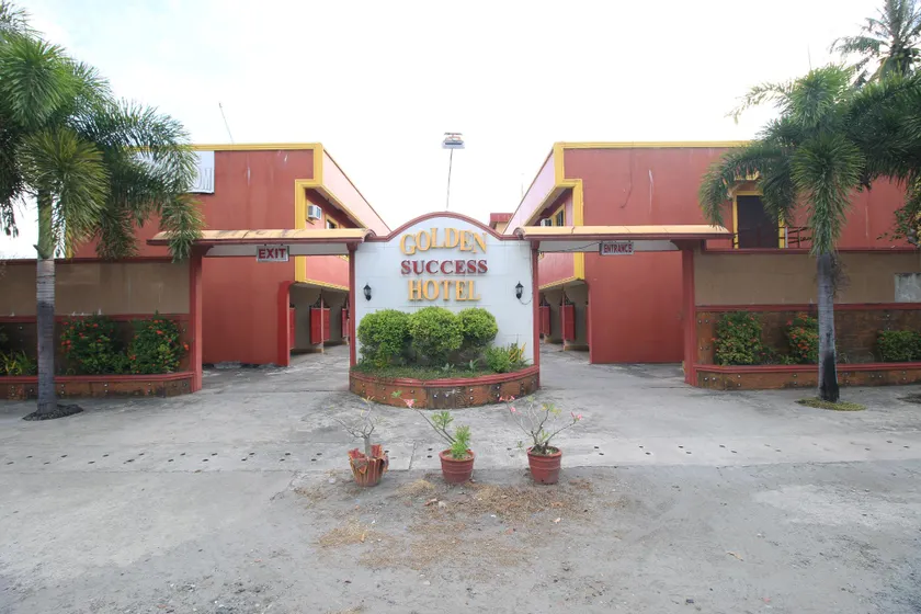 Golden Success Hotel I by RedDoorz - Image 1