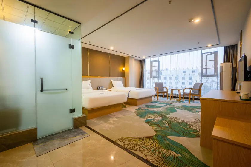 Mando Hotel - Image 1