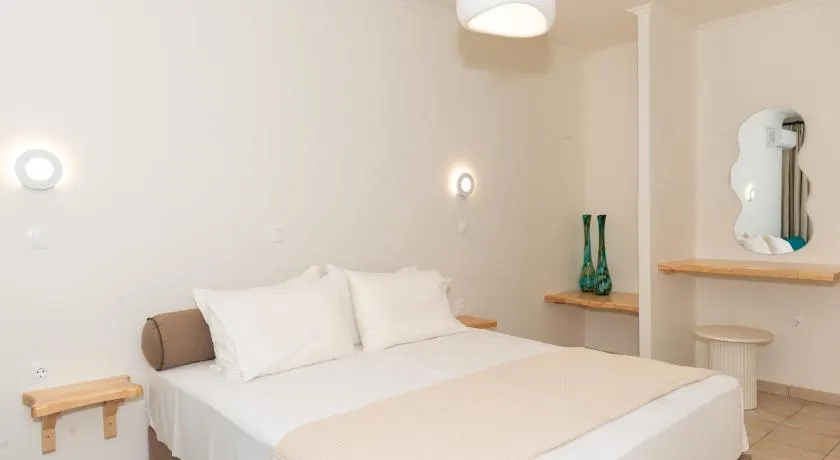 Ellinas Hotel - Image 1