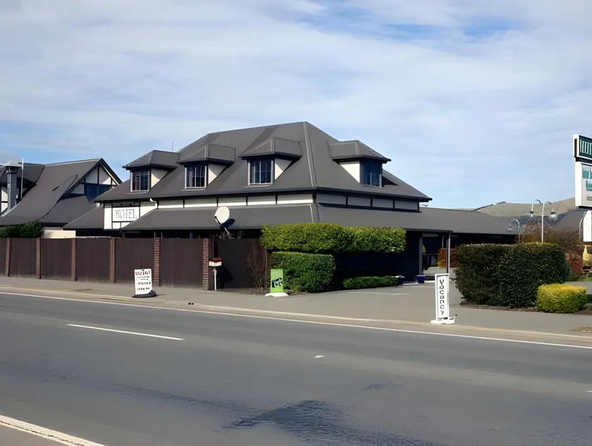 Aston Court Motel - Image 1