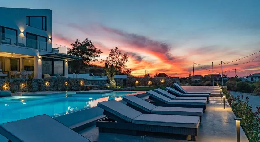 Eliandreia Luxury Villas - Image 1