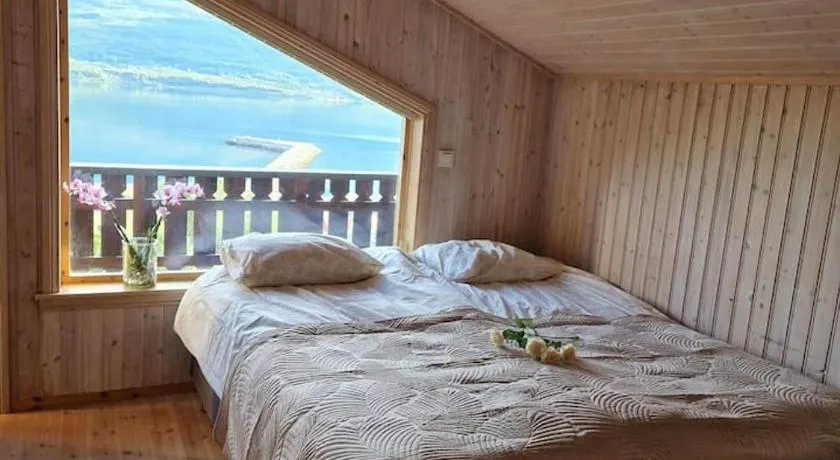 Koselig overnattingssted med fjordutsikt - Image 1