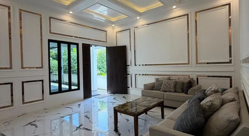 Rumah Singgah Que, 5 minutes to centerpoint skw - Image 1