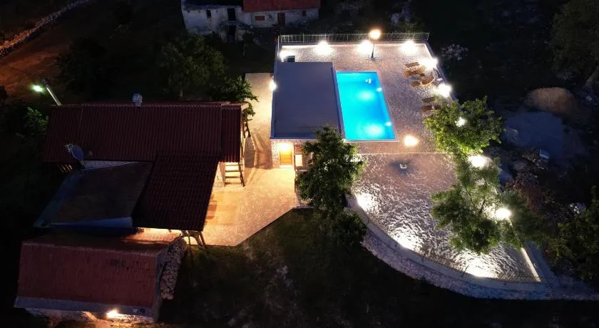 Patakun holiday home for 5, with heated pool - Image 1