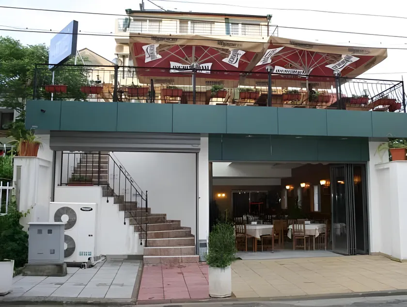 Mirana Family Hotel - Image 1