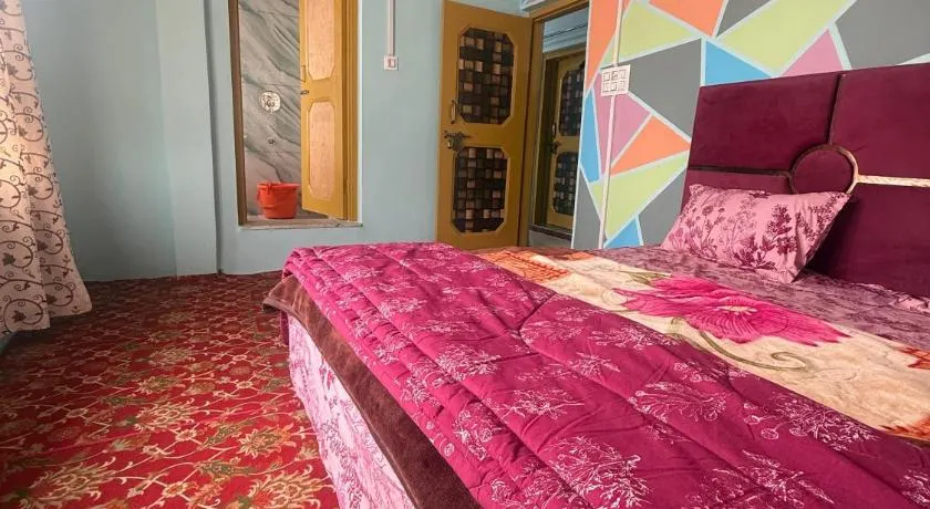 THE KASHMIRi GUEST HOUSE - Image 1
