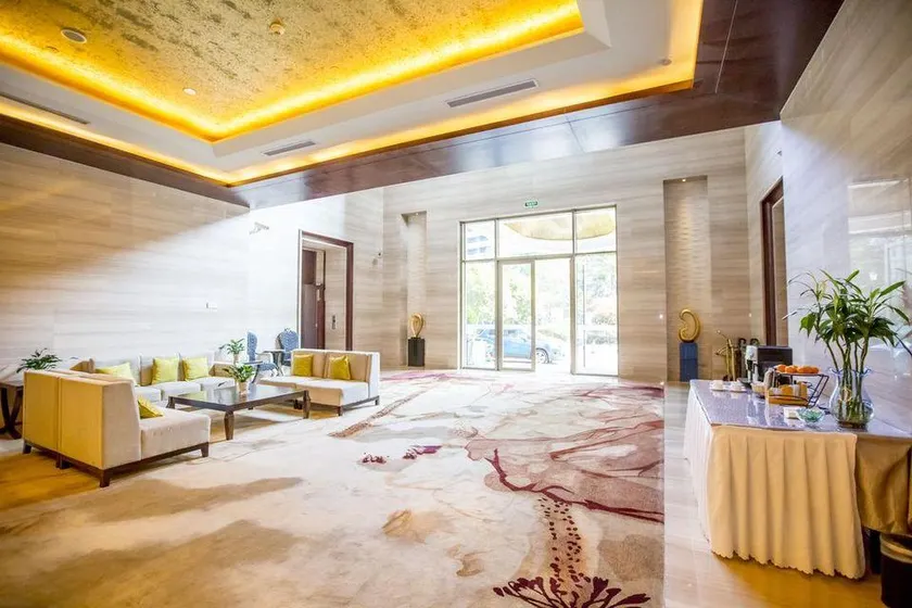 Lvcheng Lanwan Holiday Hotel - Image 1