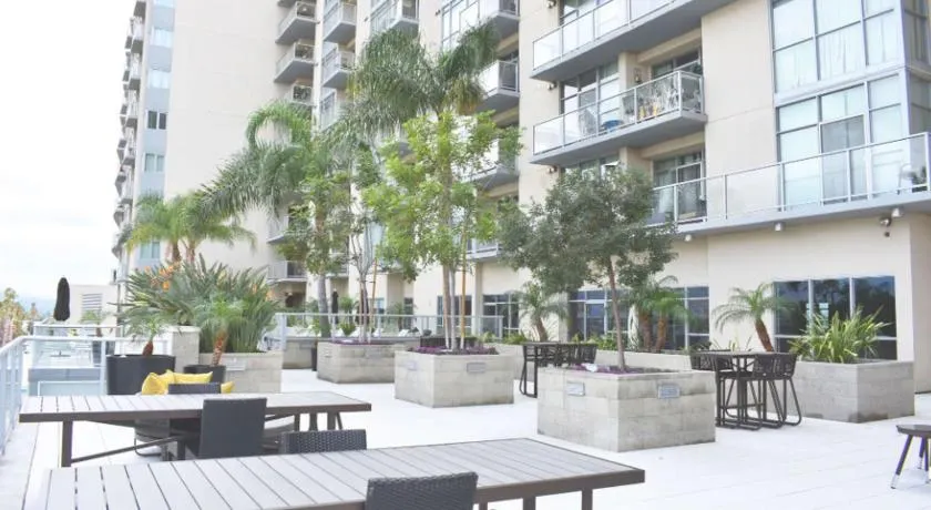 NoHo Stay 2BR with Secured Parking - Image 1