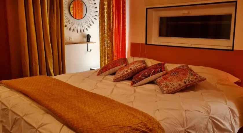 Home Gãyatri - Image 1