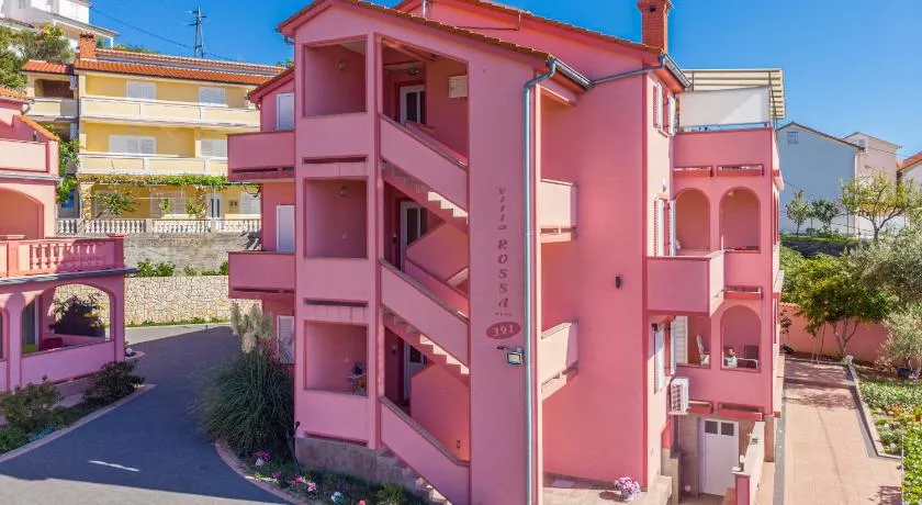 Villa Rossa Apartments - Image 1