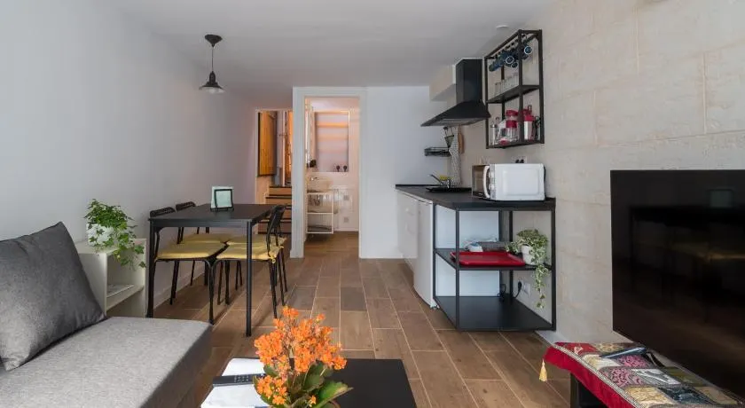 Suite Dúplex con terraza independiente - Image 1