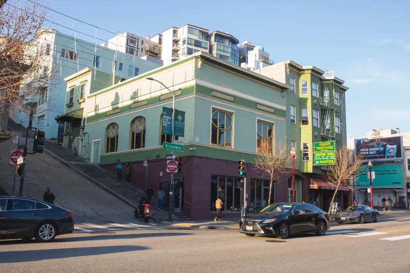 Green Tortoise Hostel - Image 1