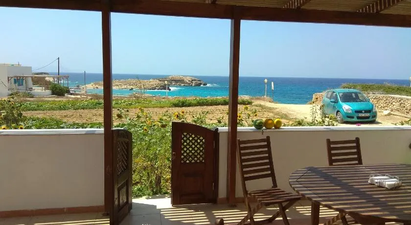 private beachfront house - Image 1