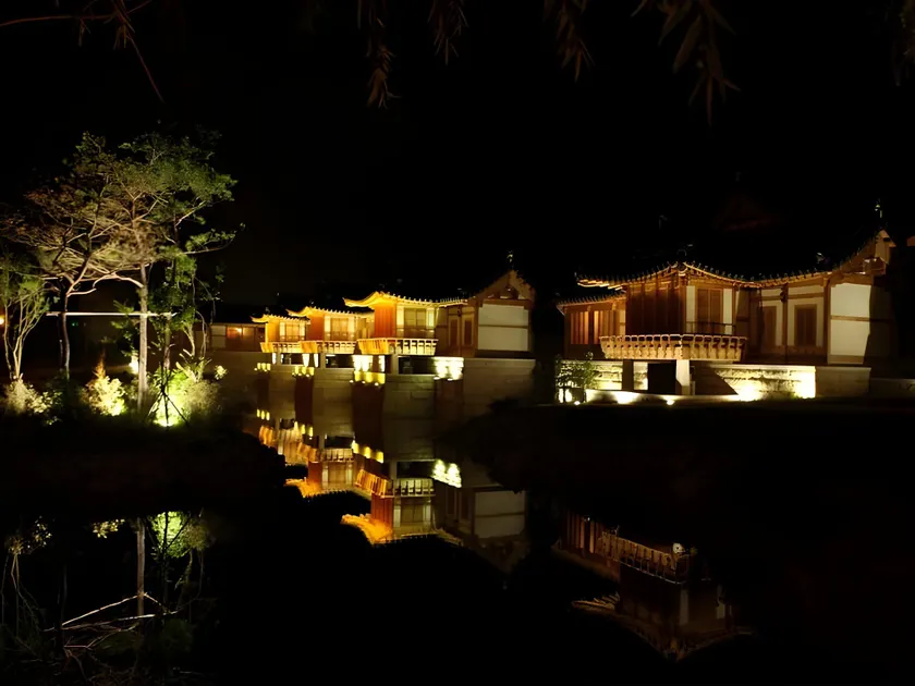 Ragung Hotel - Image 1