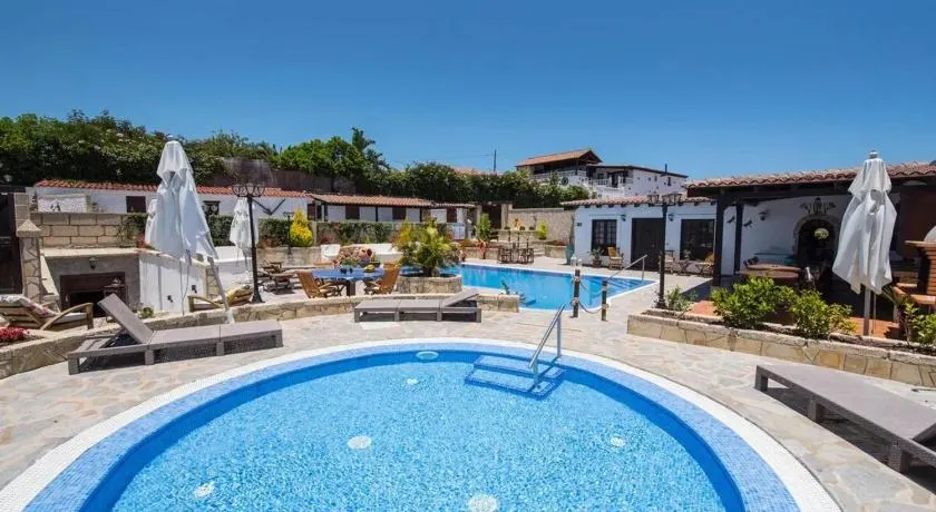 Casa con piscina riscaldata, idromassaggio e griglia | Vista sul mare | Adatta per il telelavoro - Image 1