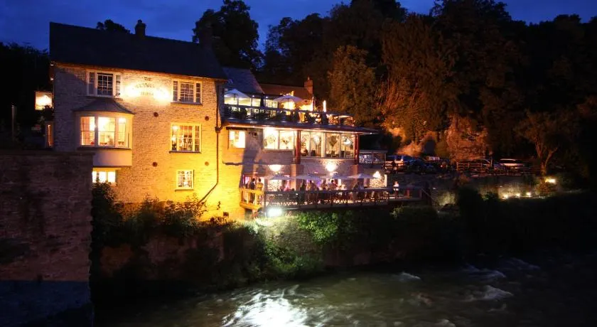 The Charlton Arms - Image 1