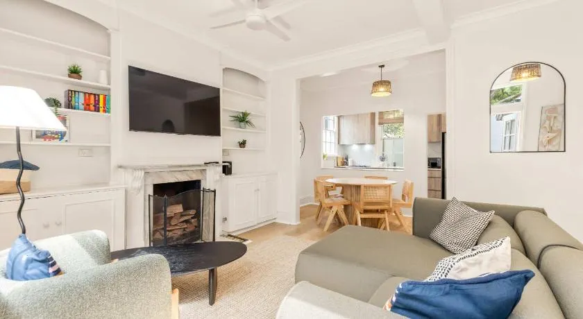3BR Woollahra Family Stay with Parking - Image 1